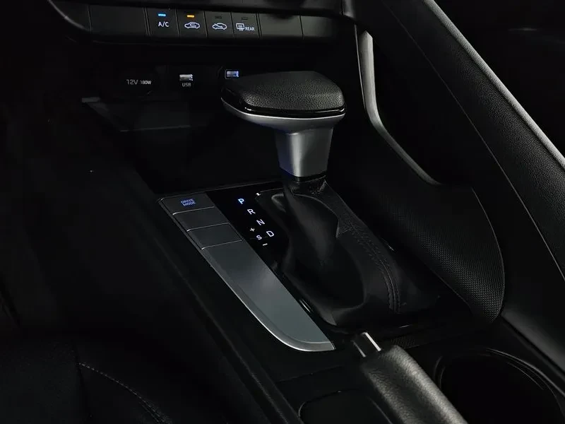 Hyundai Elantra 1.6 SMART, снимка 9 - Автомобили и джипове - 55217213