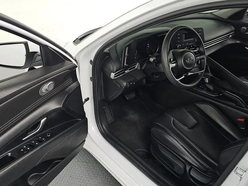 Hyundai Elantra 1.6 SMART, снимка 10 - Автомобили и джипове - 55217213