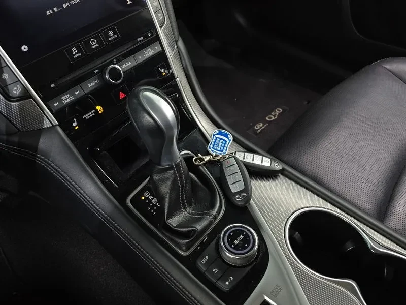 Infiniti Q50 Premium 2.2 Дизел, снимка 8 - Автомобили и джипове - 55440010