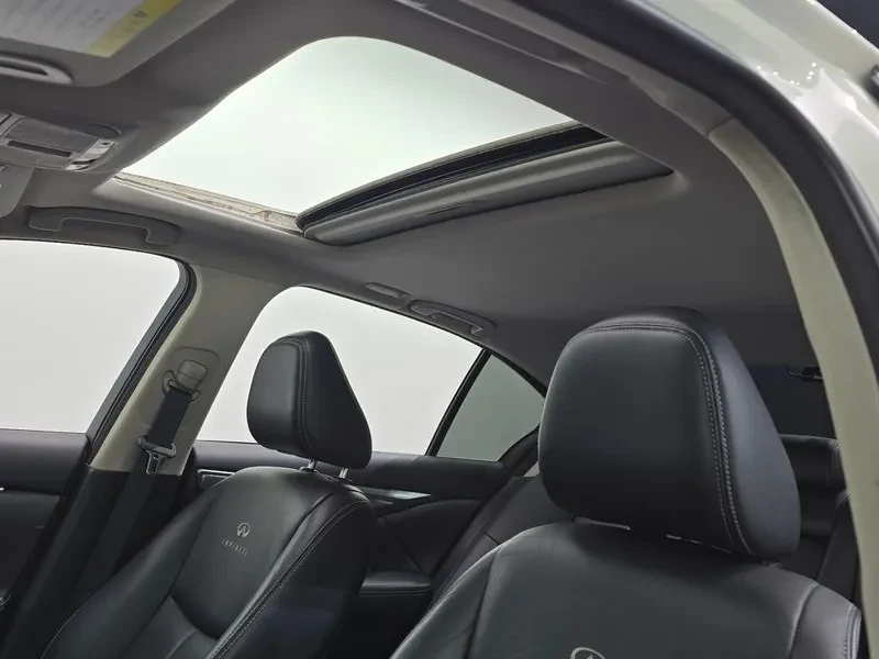 Infiniti Q50 Premium 2.2 Дизел, снимка 11 - Автомобили и джипове - 55440010