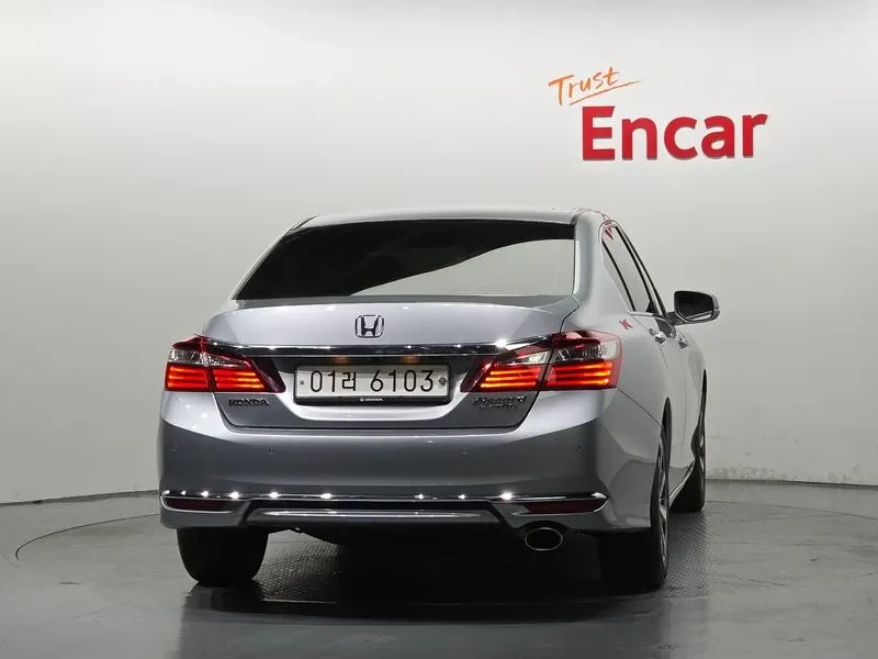 Honda Accord 2.4 9Th Generation, снимка 4 - Автомобили и джипове - 55920820
