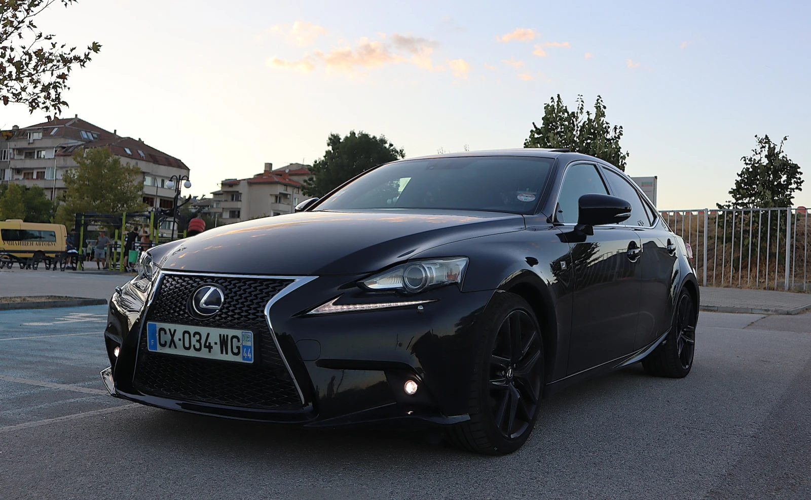 Lexus IS 300 IS300H F-Sport - изображение 2