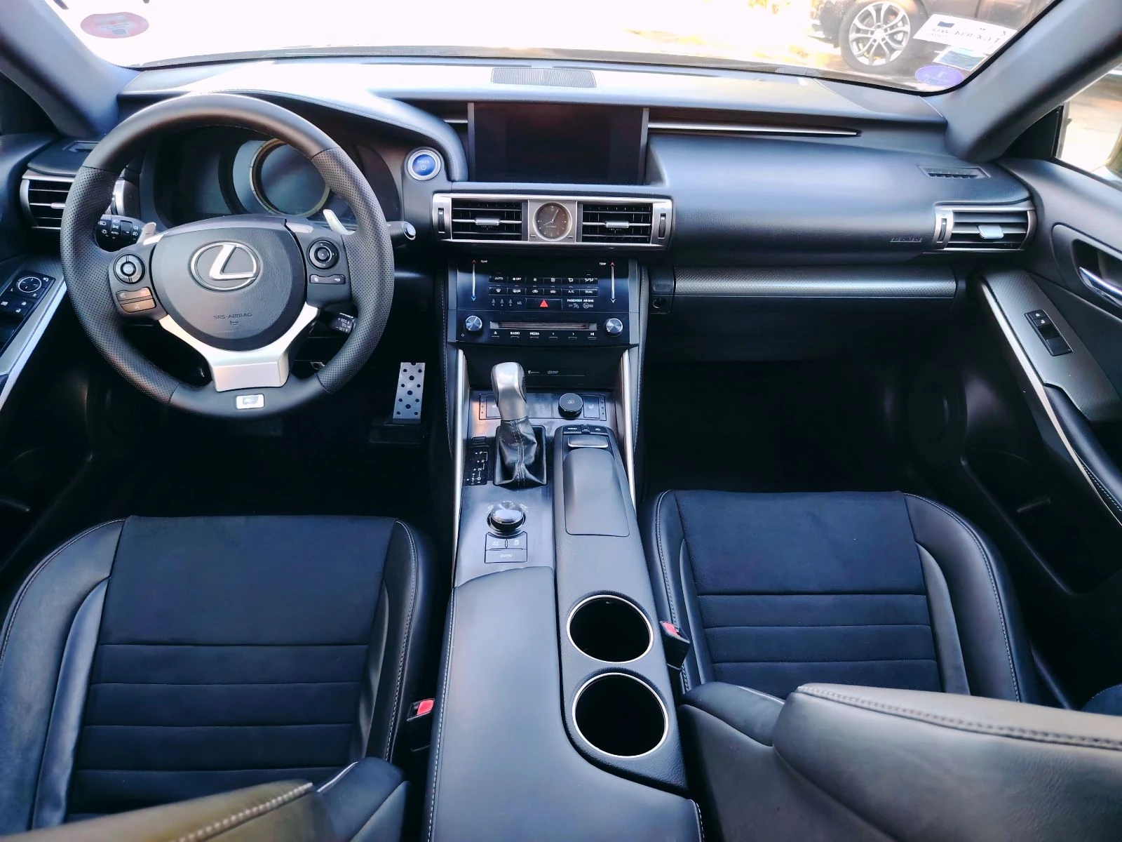 Lexus IS 300 IS300H F-Sport - изображение 10