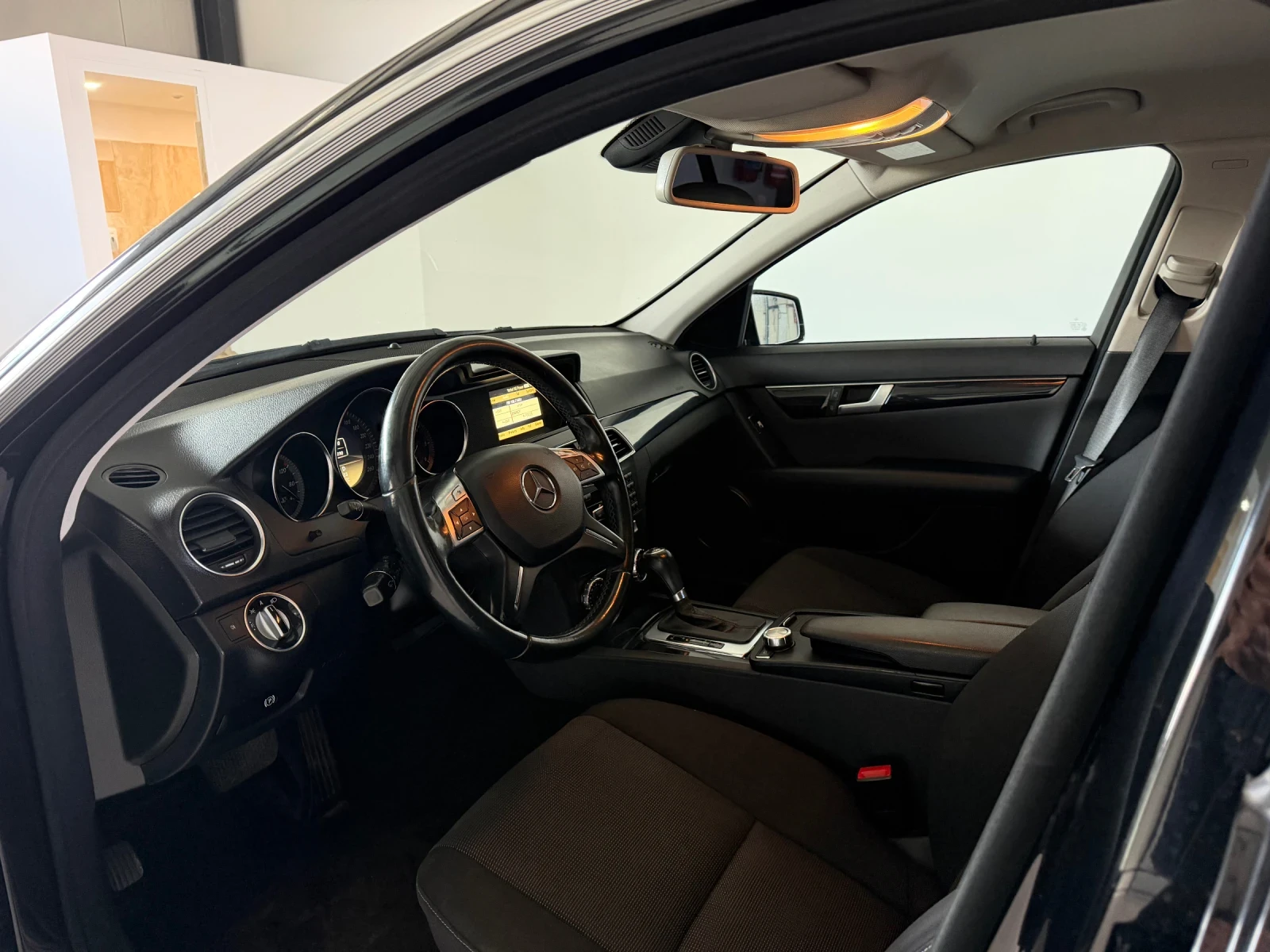 Mercedes-Benz C 200, снимка 8 - Автомобили и джипове - 53567485