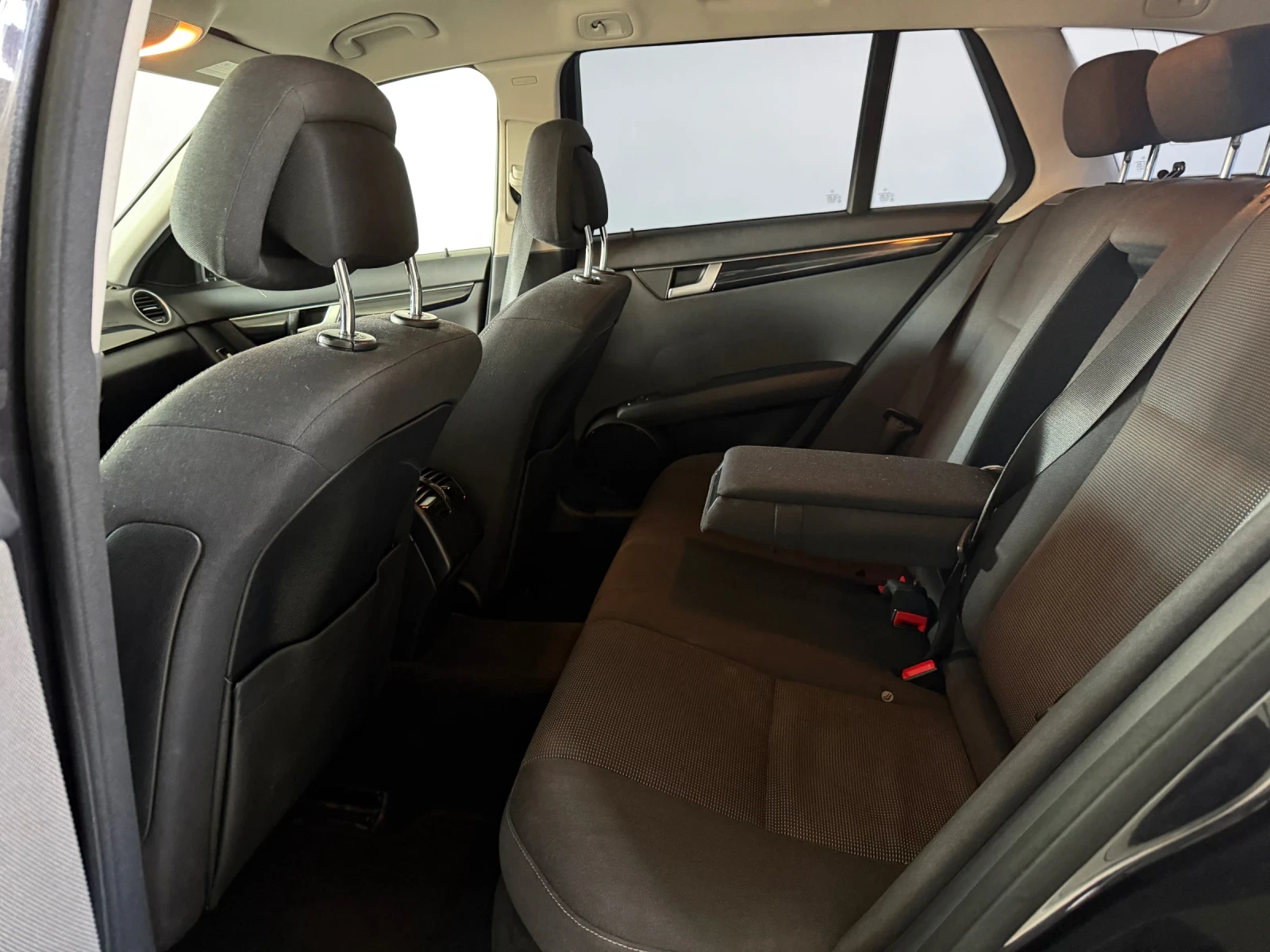 Mercedes-Benz C 200, снимка 12 - Автомобили и джипове - 53567485