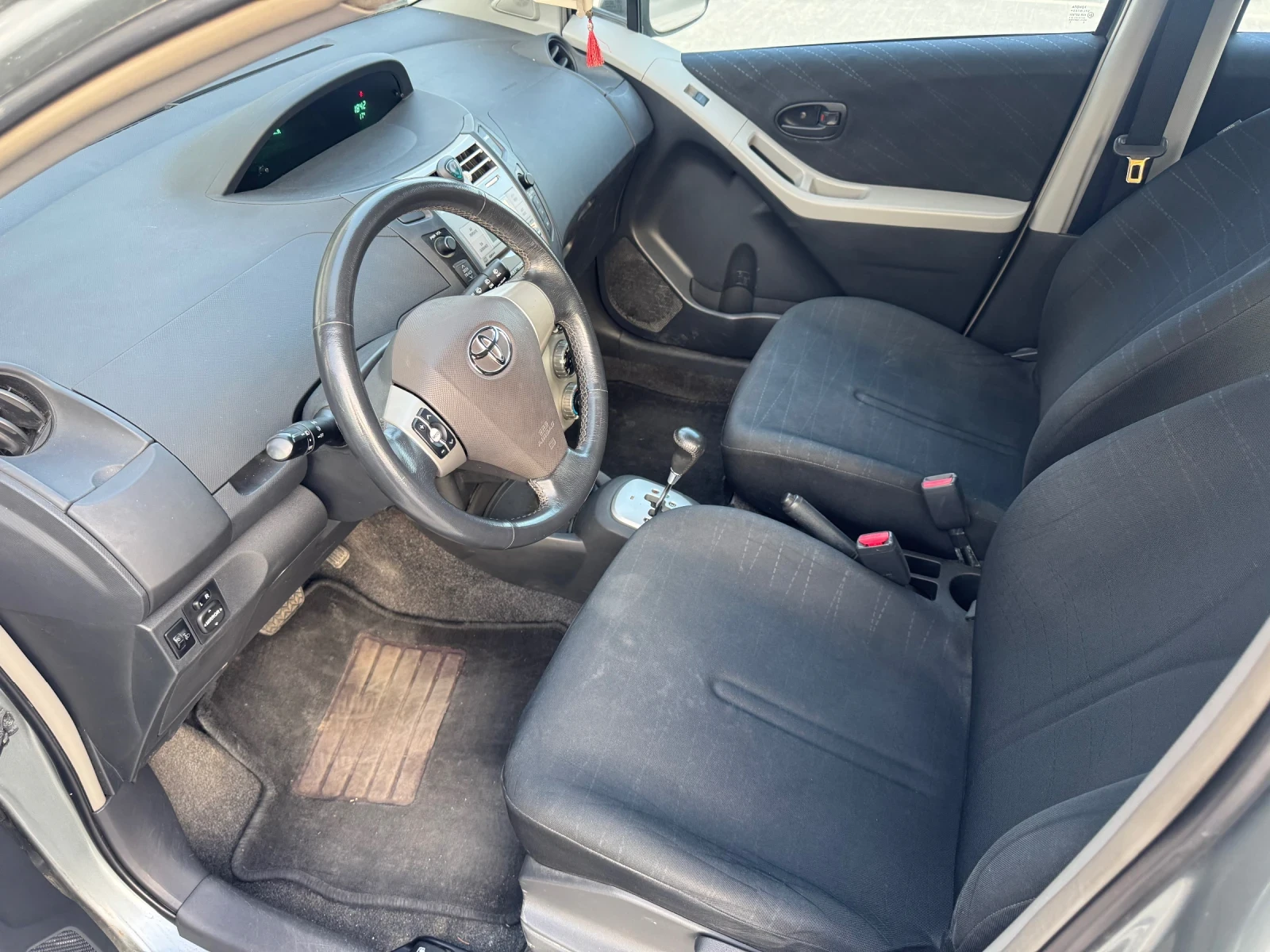 Toyota Yaris Автомат, снимка 8 - Автомобили и джипове - 53434291