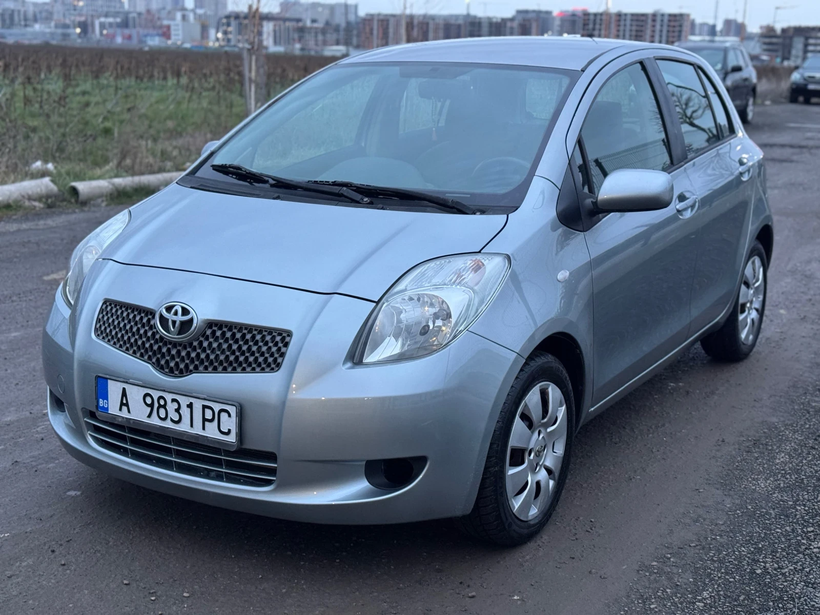 Toyota Yaris  - изображение 3