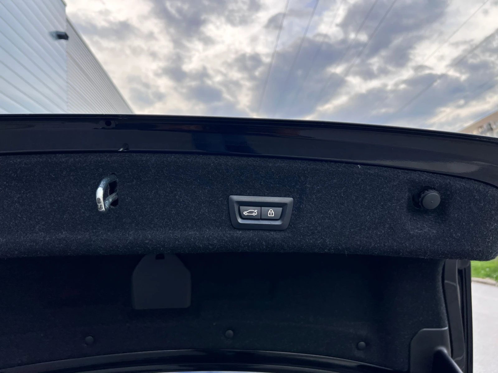 BMW 330 M-Sport, снимка 16 - Автомобили и джипове - 53699659