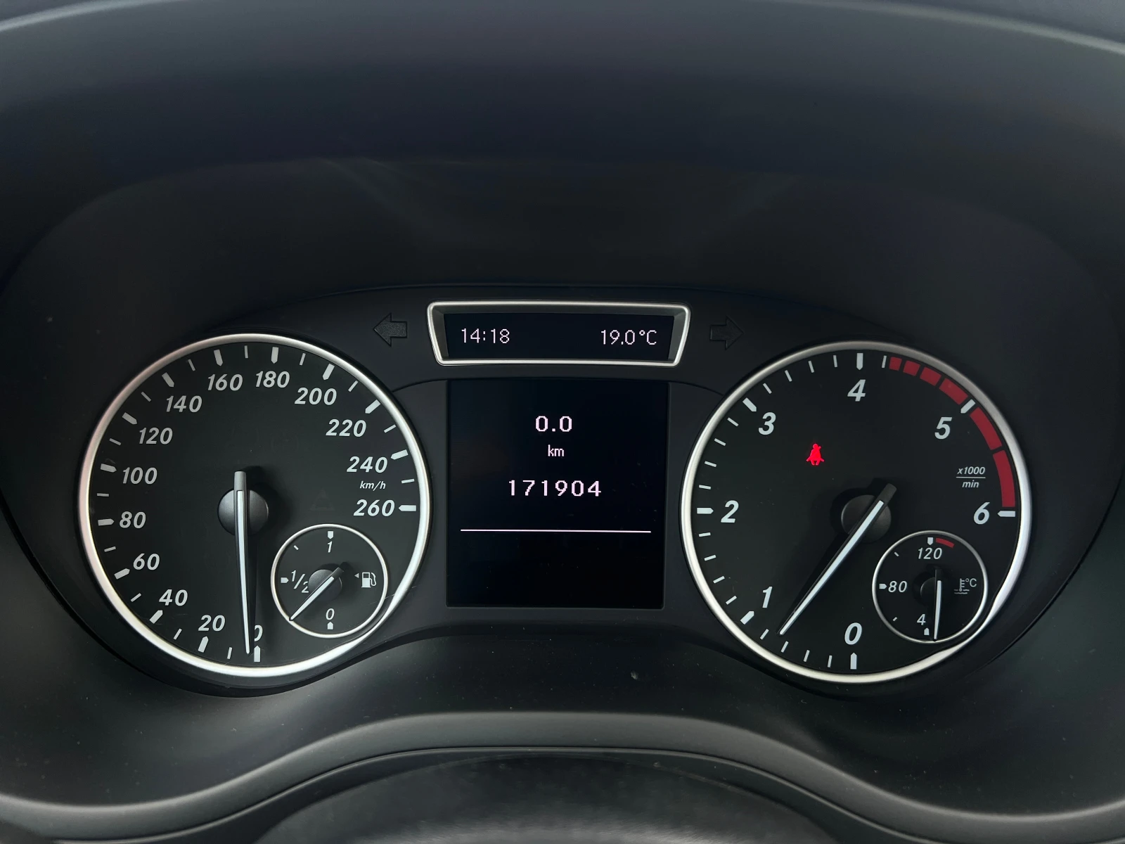 Mercedes-Benz B 200 CDI EURO 5B PREMIUM ПАНОРАМА ЛИЗИНГ, снимка 16 - Автомобили и джипове - 54043114