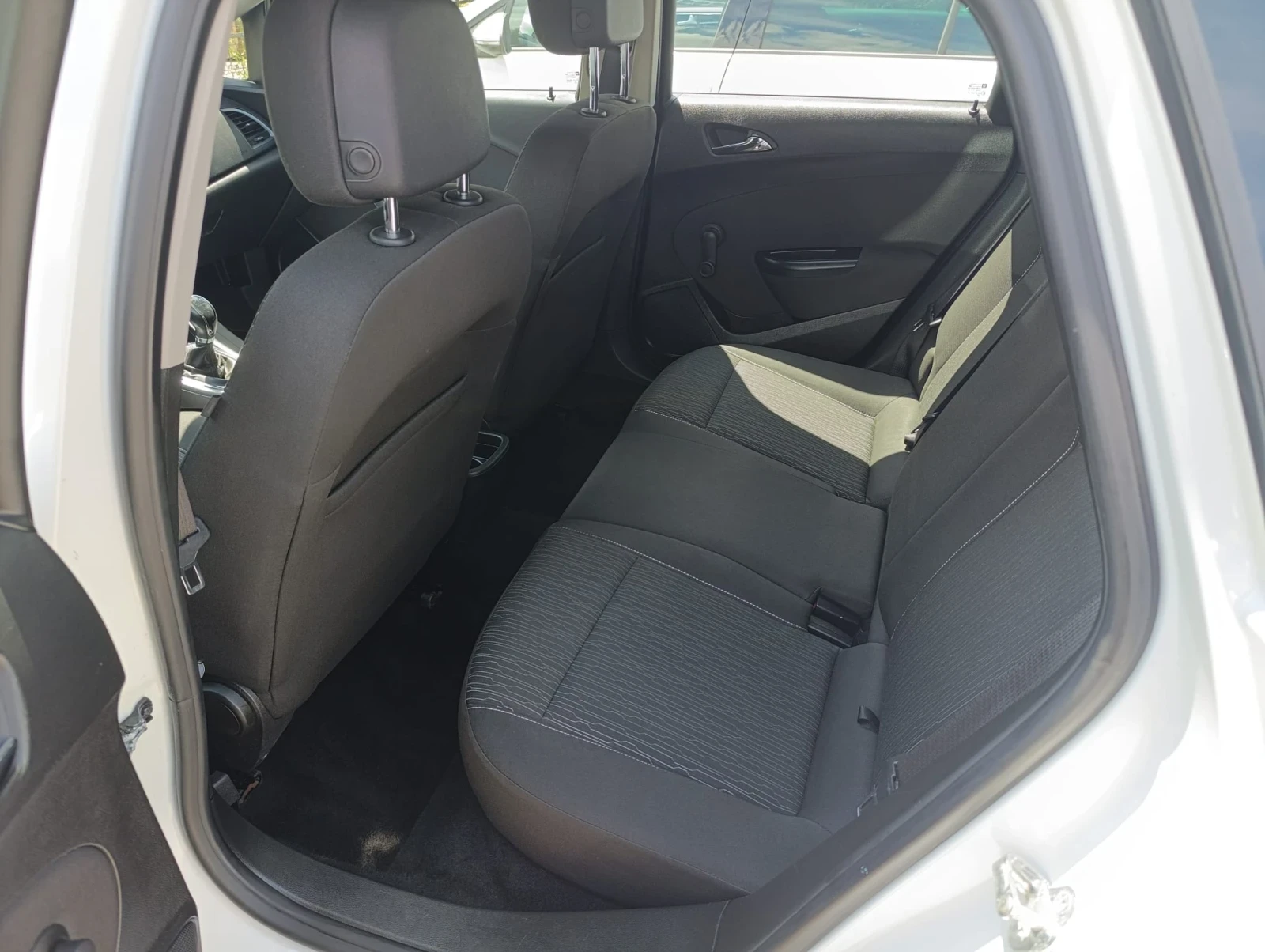 Opel Astra 1.7CDTI, снимка 11 - Автомобили и джипове - 54244227
