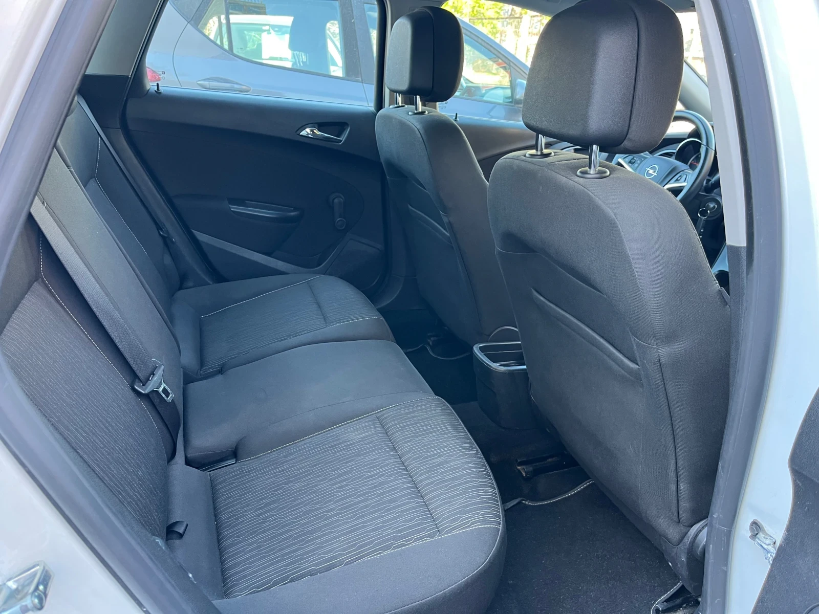 Opel Astra 1.7CDTI, снимка 9 - Автомобили и джипове - 54244227