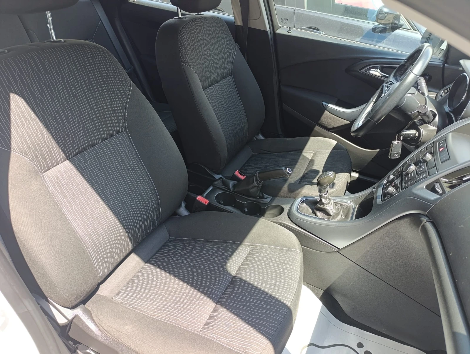 Opel Astra 1.7CDTI, снимка 10 - Автомобили и джипове - 54244227