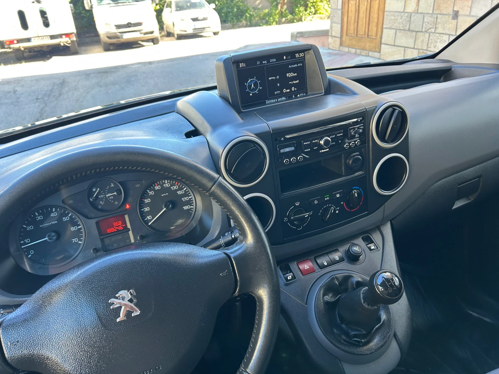 Peugeot Partner 1.6HDI FACE LED НАВИ, снимка 11 - Автомобили и джипове - 55753315