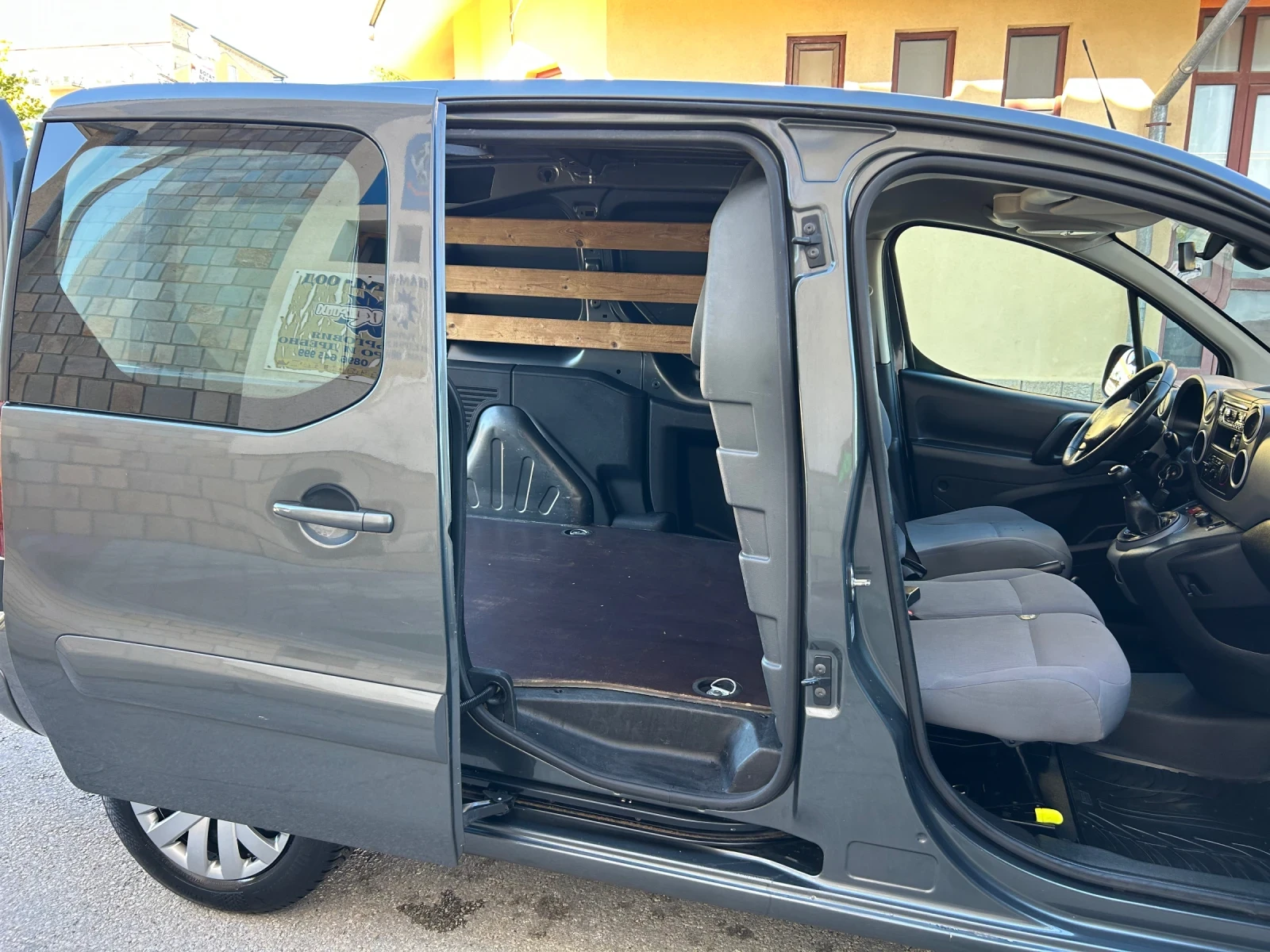 Peugeot Partner 1.6HDI FACE LED НАВИ, снимка 13 - Автомобили и джипове - 55753315