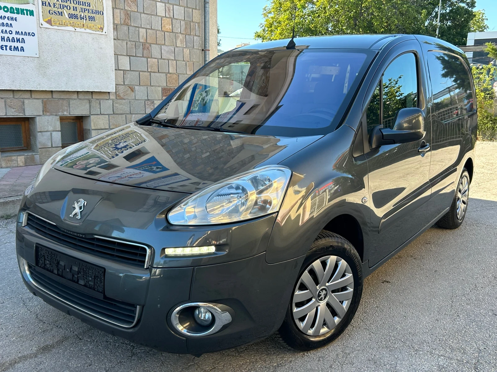 Peugeot Partner 1.6HDI FACE LED НАВИ, снимка 8 - Автомобили и джипове - 55753315