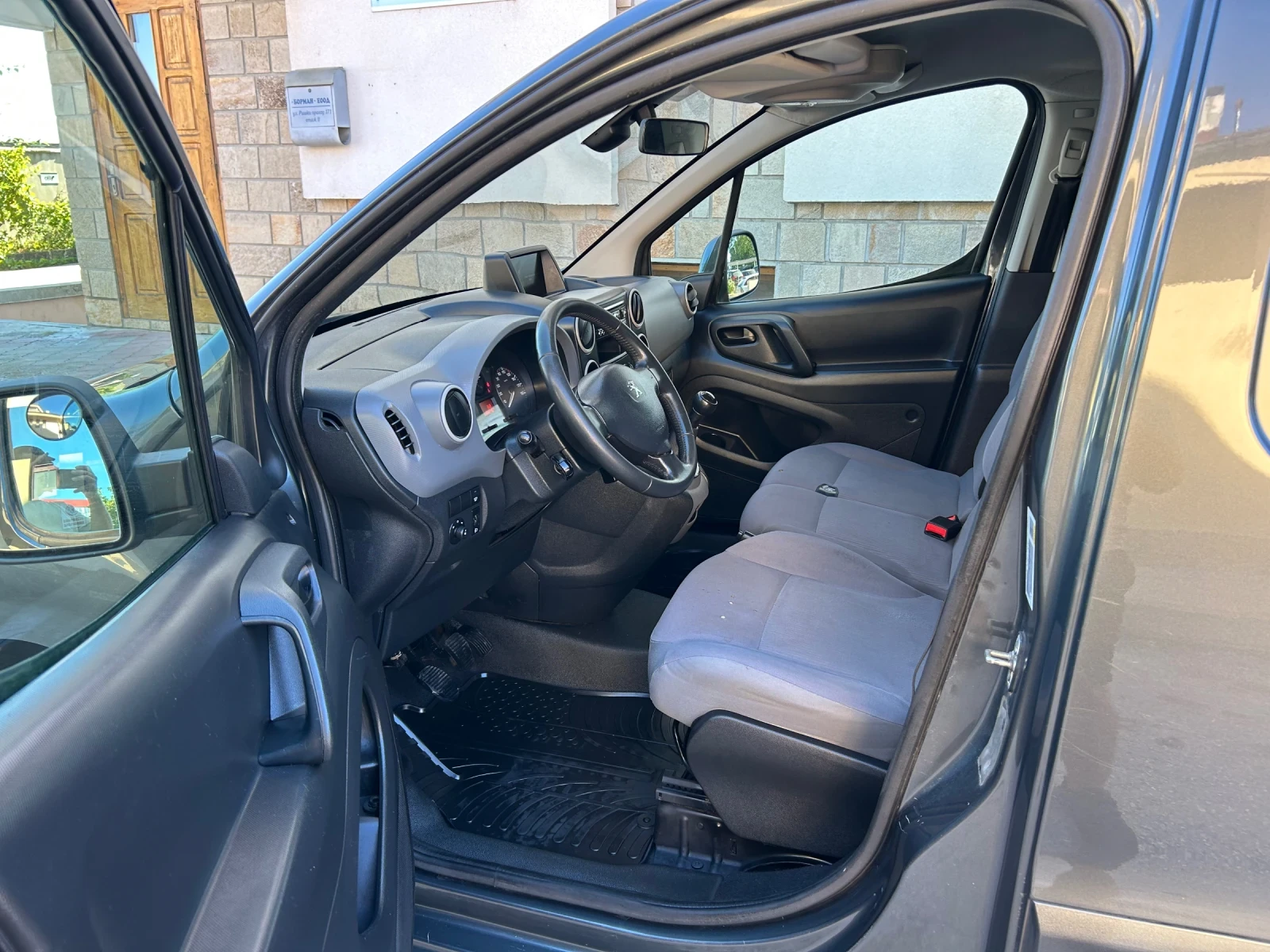Peugeot Partner 1.6HDI FACE LED НАВИ, снимка 10 - Автомобили и джипове - 55753315