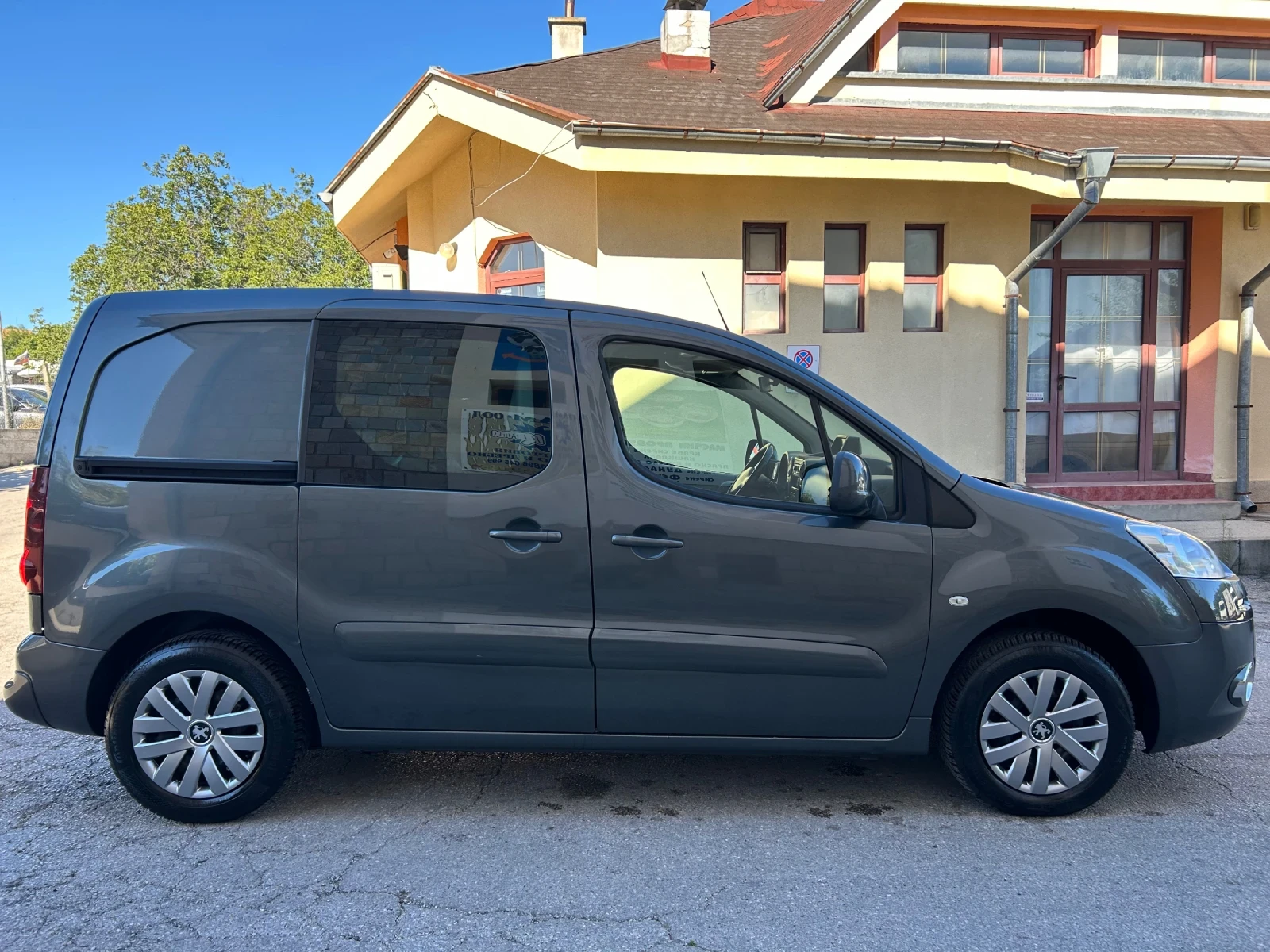 Peugeot Partner 1.6HDI FACE LED НАВИ, снимка 4 - Автомобили и джипове - 55753315