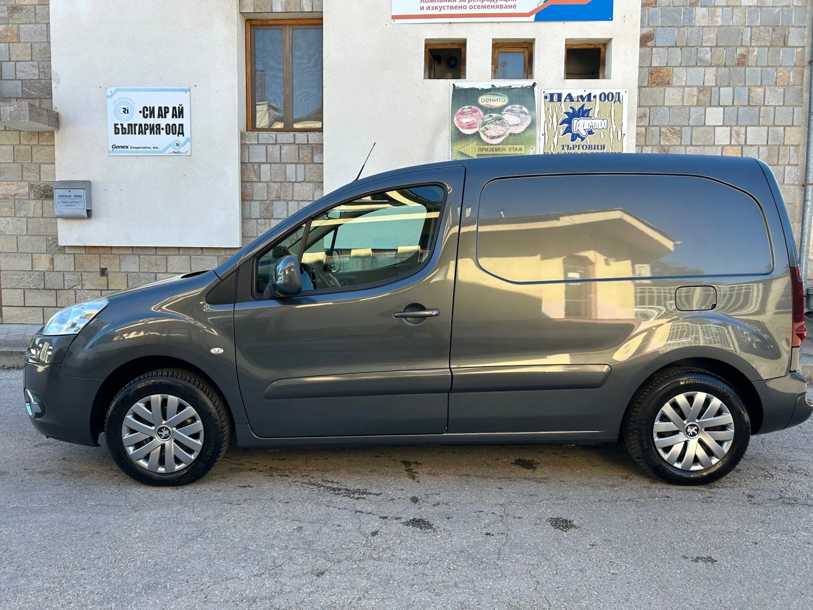 Peugeot Partner 1.6HDI FACE LED НАВИ, снимка 7 - Автомобили и джипове - 55753315