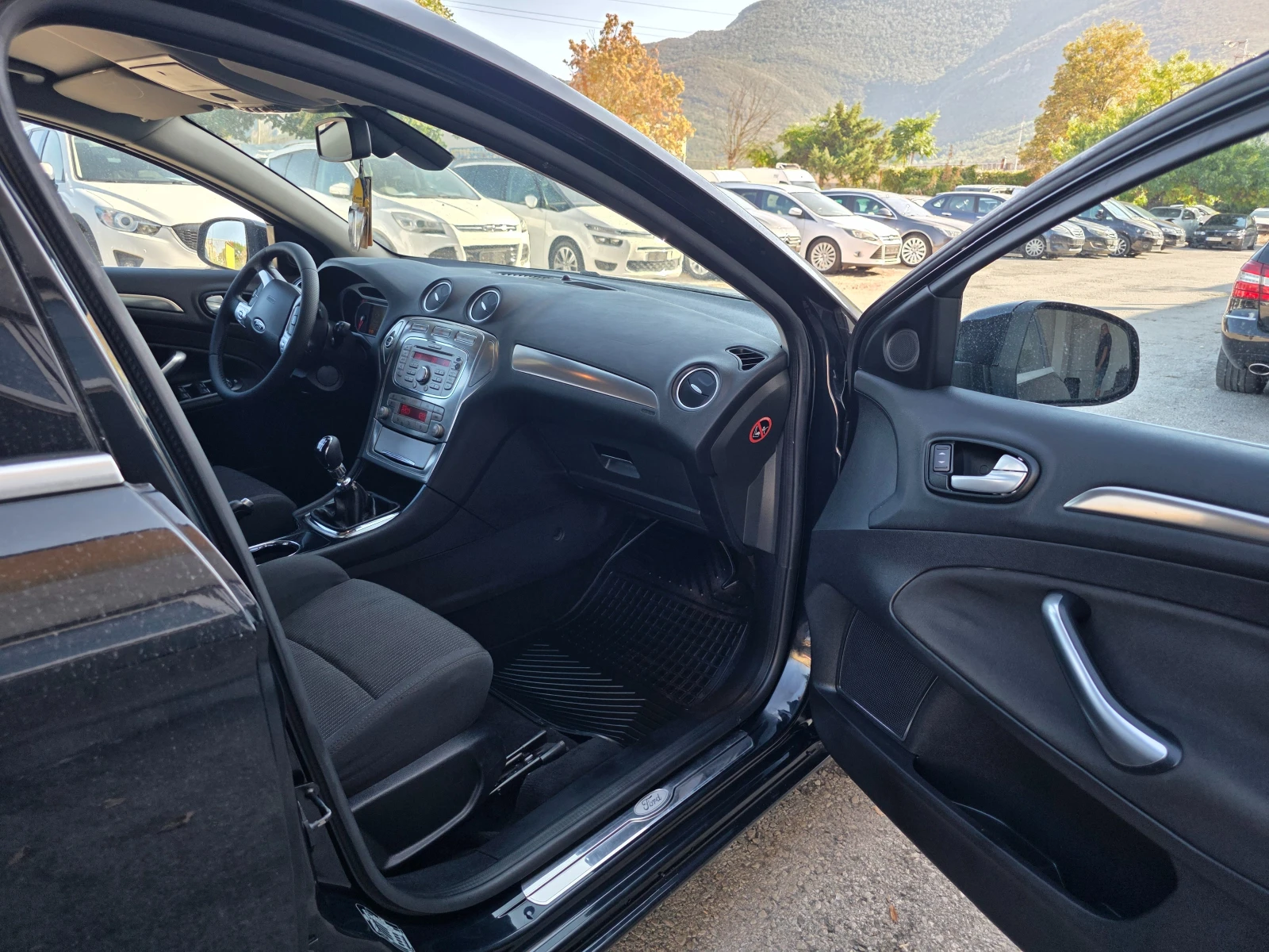 Ford Mondeo 2.0TDCI DISTRONIC KEYLESS ITALY, снимка 13 - Автомобили и джипове - 55981818