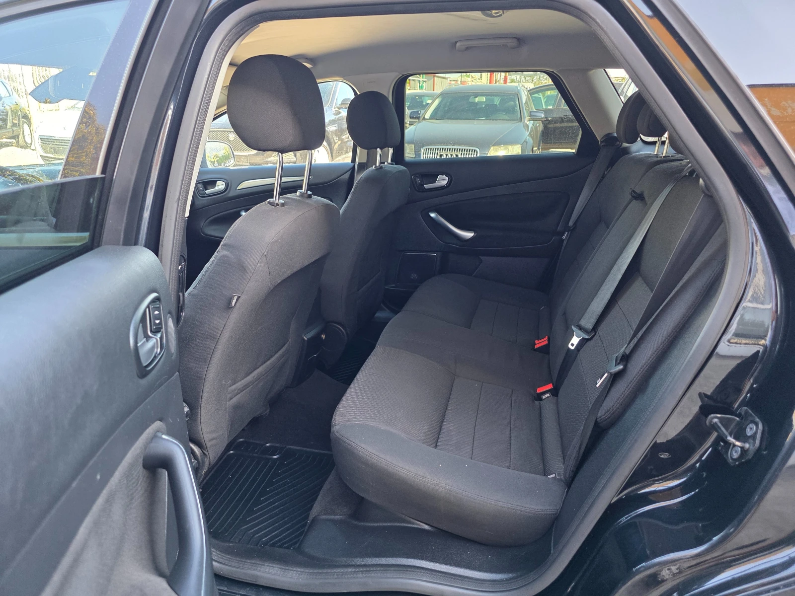 Ford Mondeo 2.0TDCI DISTRONIC KEYLESS ITALY, снимка 12 - Автомобили и джипове - 55981818