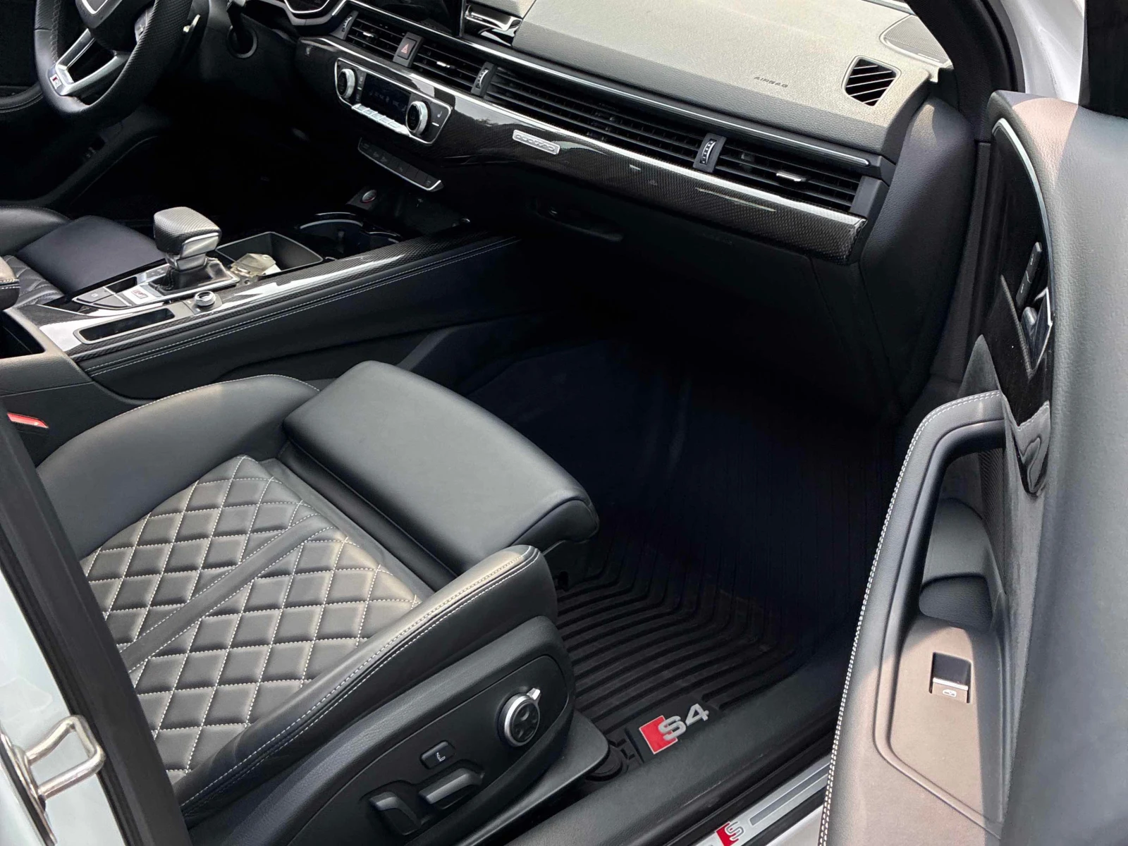 Audi S4 Technik / 360 / Distronic / B&O / Carfax / Масажи , снимка 15 - Автомобили и джипове - 55999425