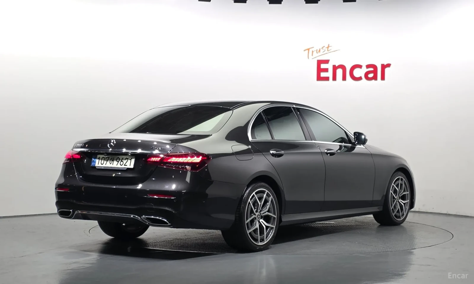 Mercedes-Benz E 220 E220d 4MATIC AMG Line\Head up\Digitalno tablo, снимка 2 - Автомобили и джипове - 56185298