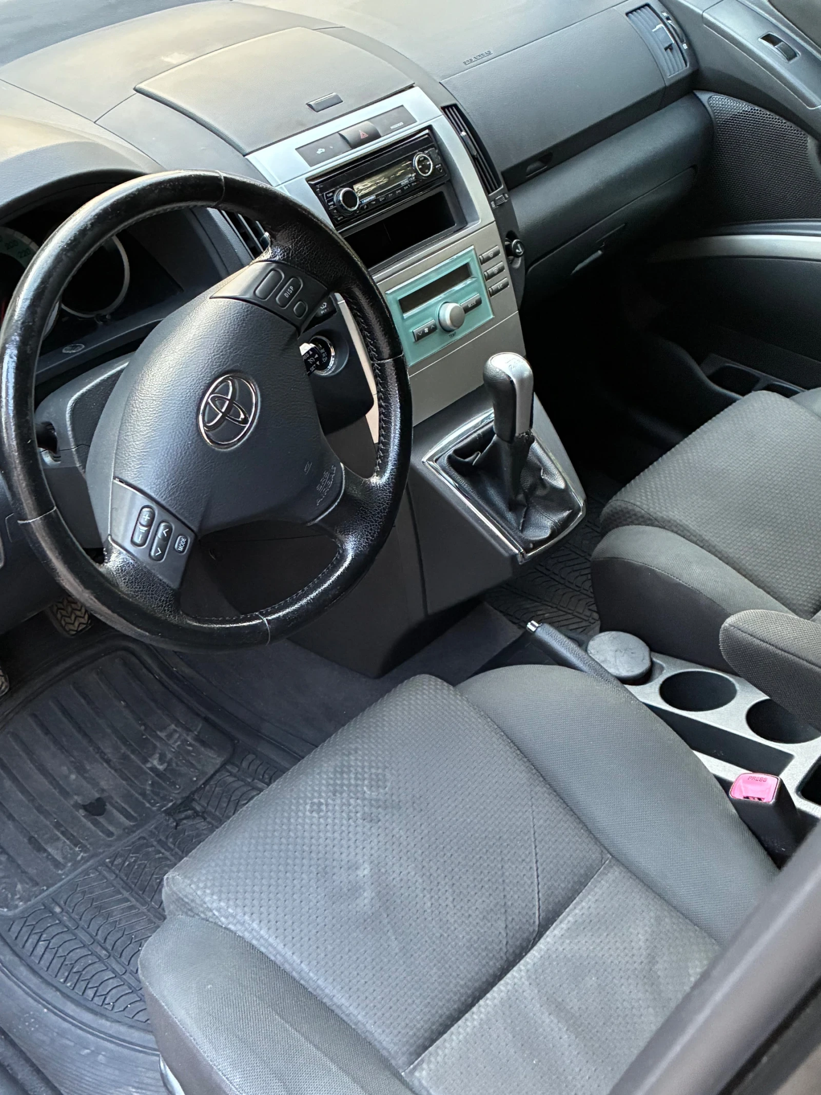 Toyota Corolla verso, снимка 10 - Автомобили и джипове - 56215312