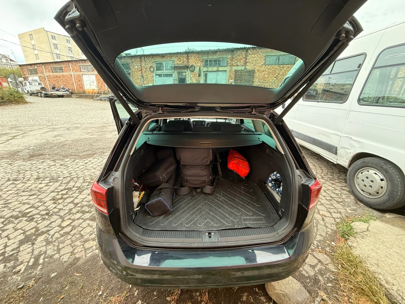 VW Passat b8.5 Business , снимка 4 - Автомобили и джипове - 56456798