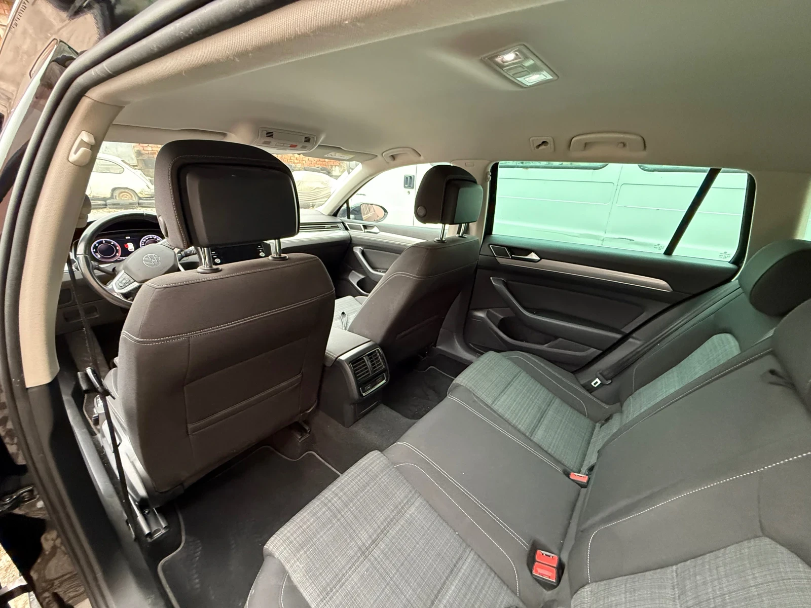 VW Passat b8.5 Business , снимка 13 - Автомобили и джипове - 56456798