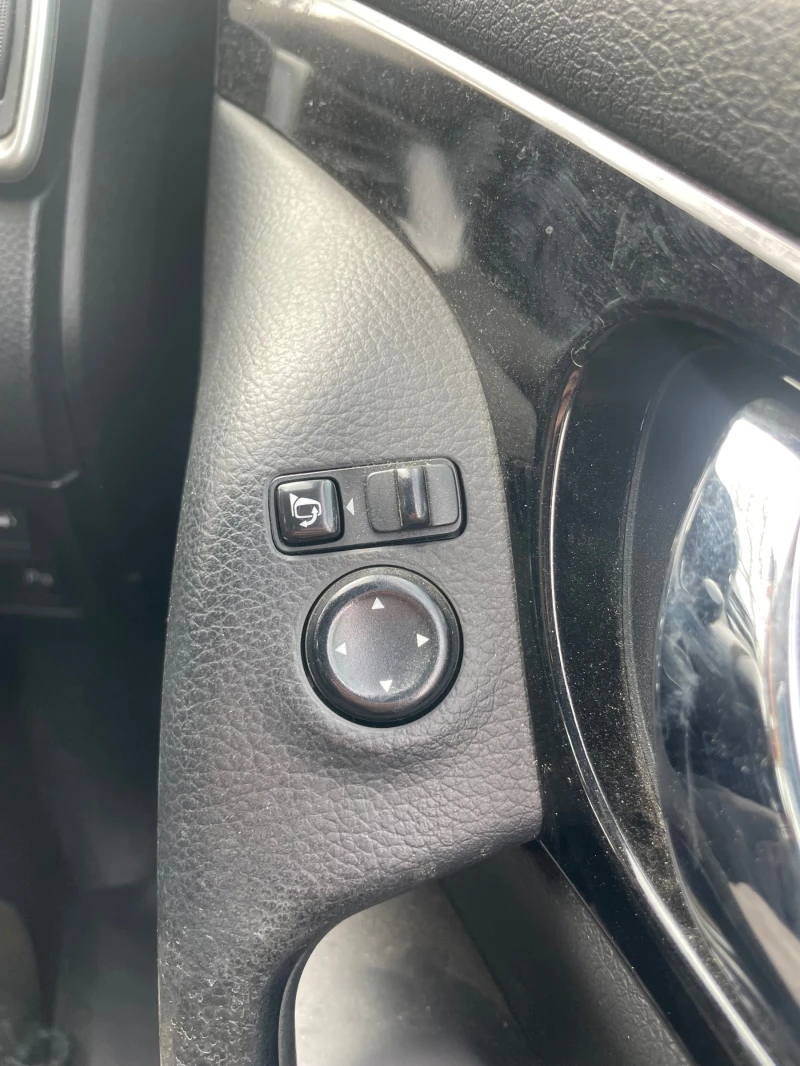 Nissan Qashqai 1.5, снимка 12 - Автомобили и джипове - 49914773