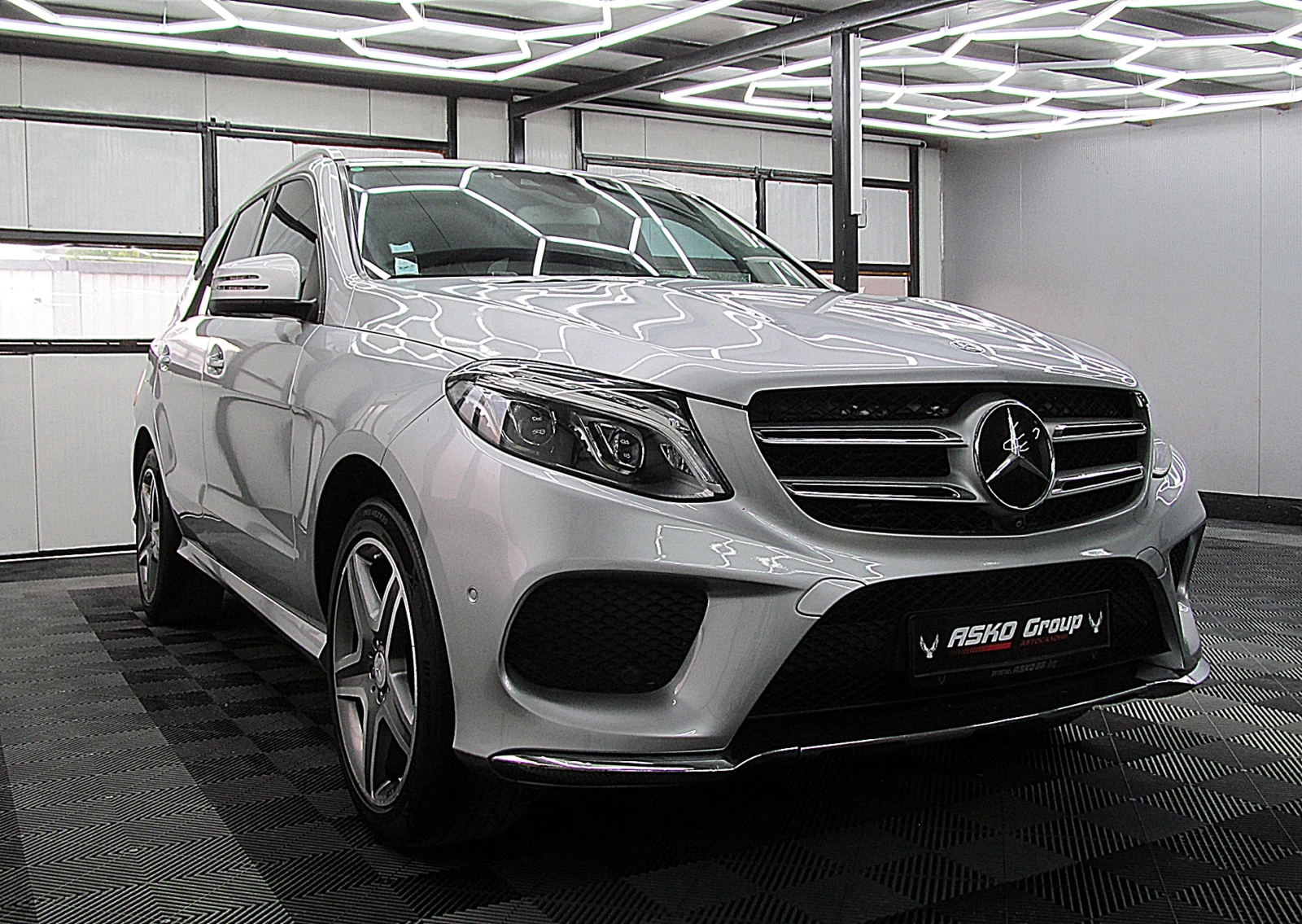 Mercedes-Benz GLE 350 AMG/360-kamera/KeylessGo/ПОДГРЕВ ОБДУХВАНЕ ЛИЗИНГ - изображение 3