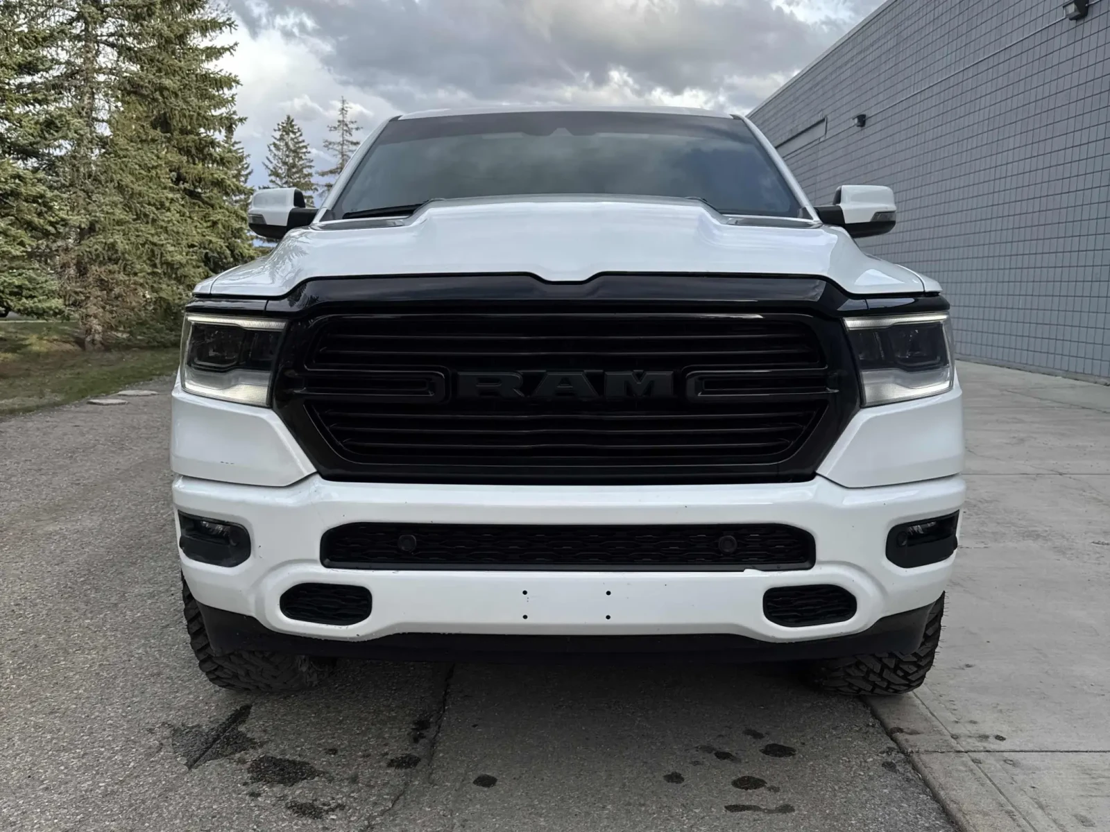 Dodge RAM 1500 Sport * Keyless * CARFAX * АВТО КРЕДИТ * , снимка 2 - Автомобили и джипове - 54795838