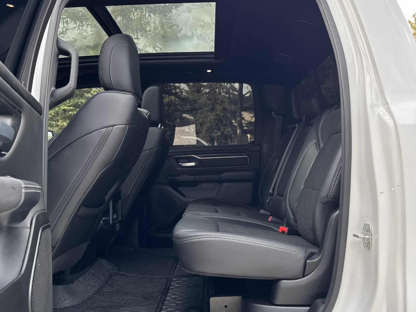 Dodge RAM 1500 Sport * Keyless * CARFAX * АВТО КРЕДИТ * , снимка 8 - Автомобили и джипове - 54795838