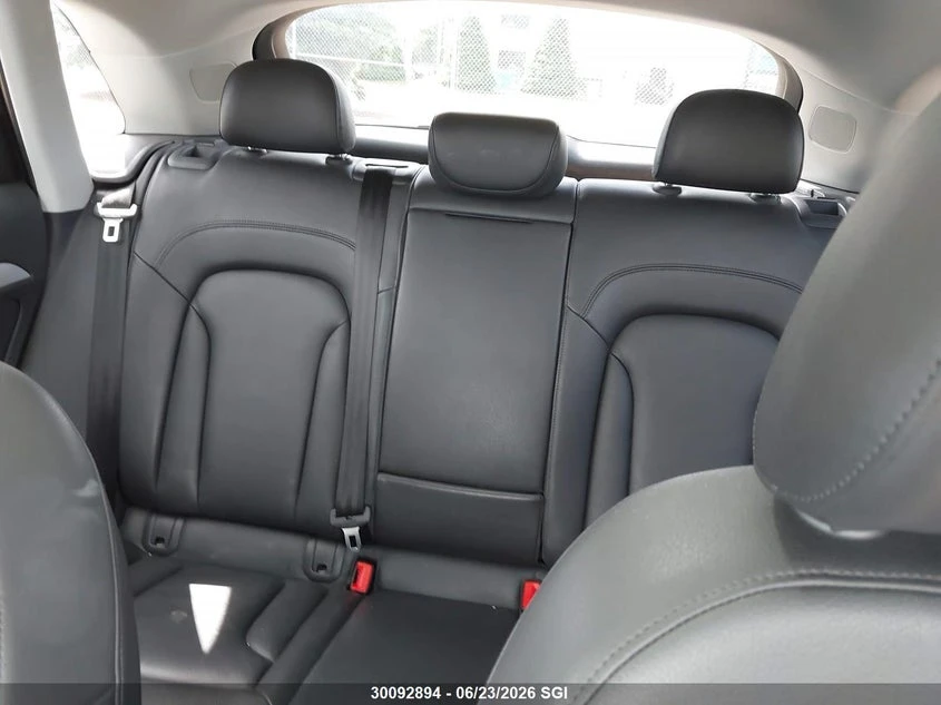 Audi Q3 2.0l Premium, снимка 8 - Автомобили и джипове - 55074059
