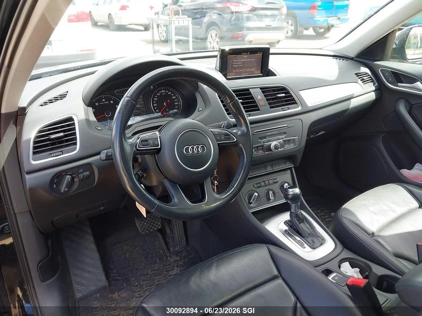 Audi Q3 2.0l Premium, снимка 5 - Автомобили и джипове - 55074059