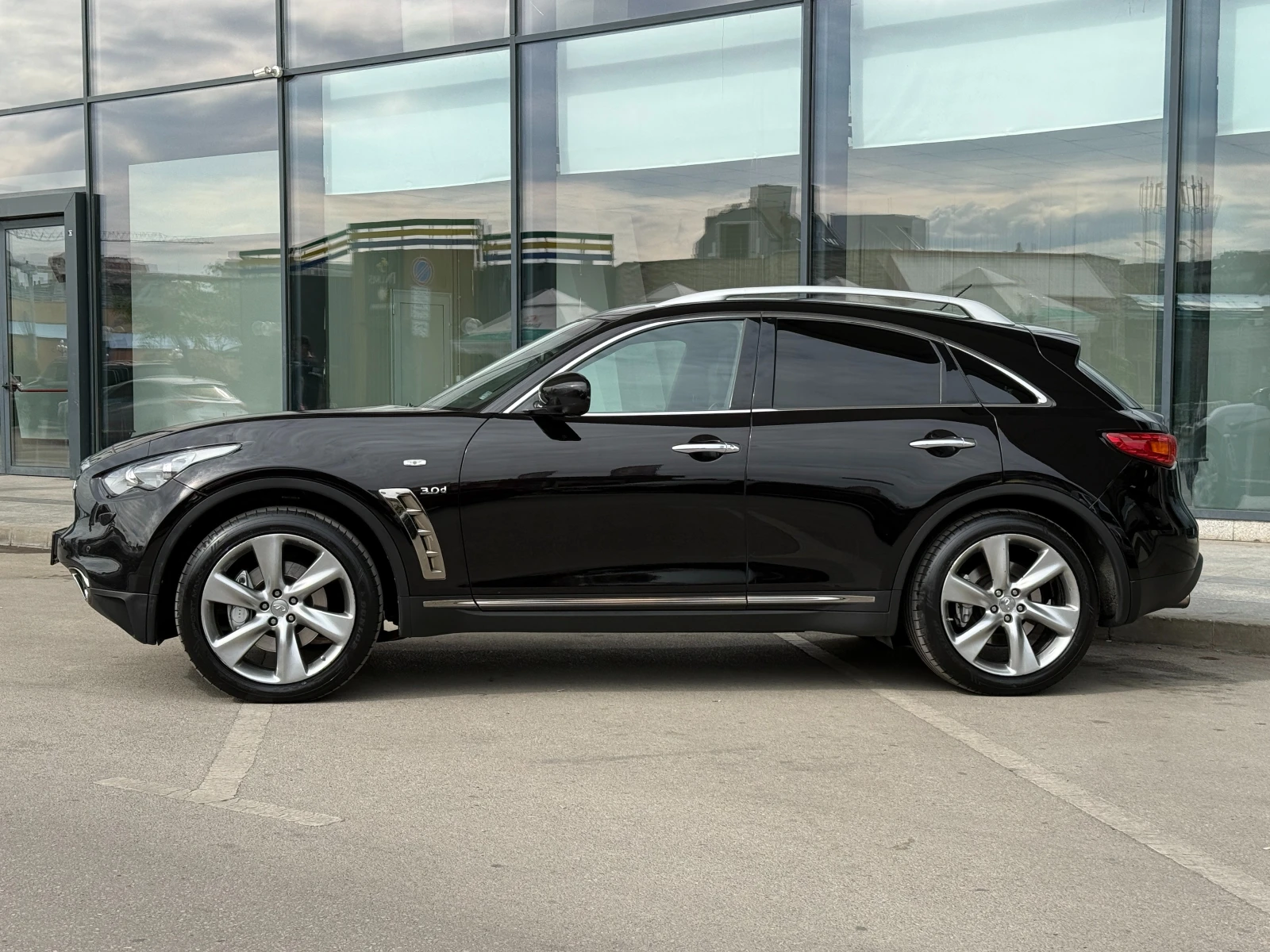 Infiniti QX70 6 МЕСЕЦА ГАРА0НЦИЯ/3.0D 238к.с. От България!!!, снимка 2 - Автомобили и джипове - 56103280
