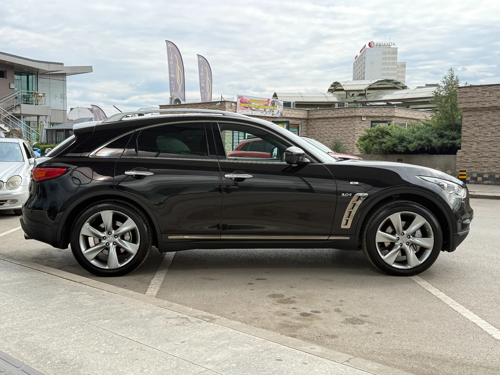 Infiniti QX70 6 МЕСЕЦА ГАРА0НЦИЯ/3.0D 238к.с. От България!!!, снимка 6 - Автомобили и джипове - 56103280