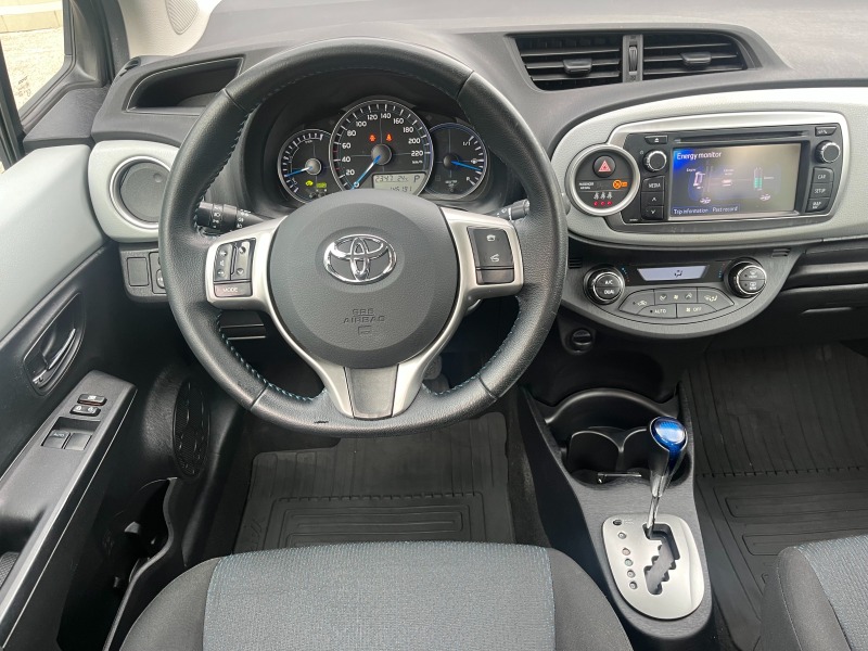 Toyota Yaris Hybrid, снимка 11 - Автомобили и джипове - 45993818