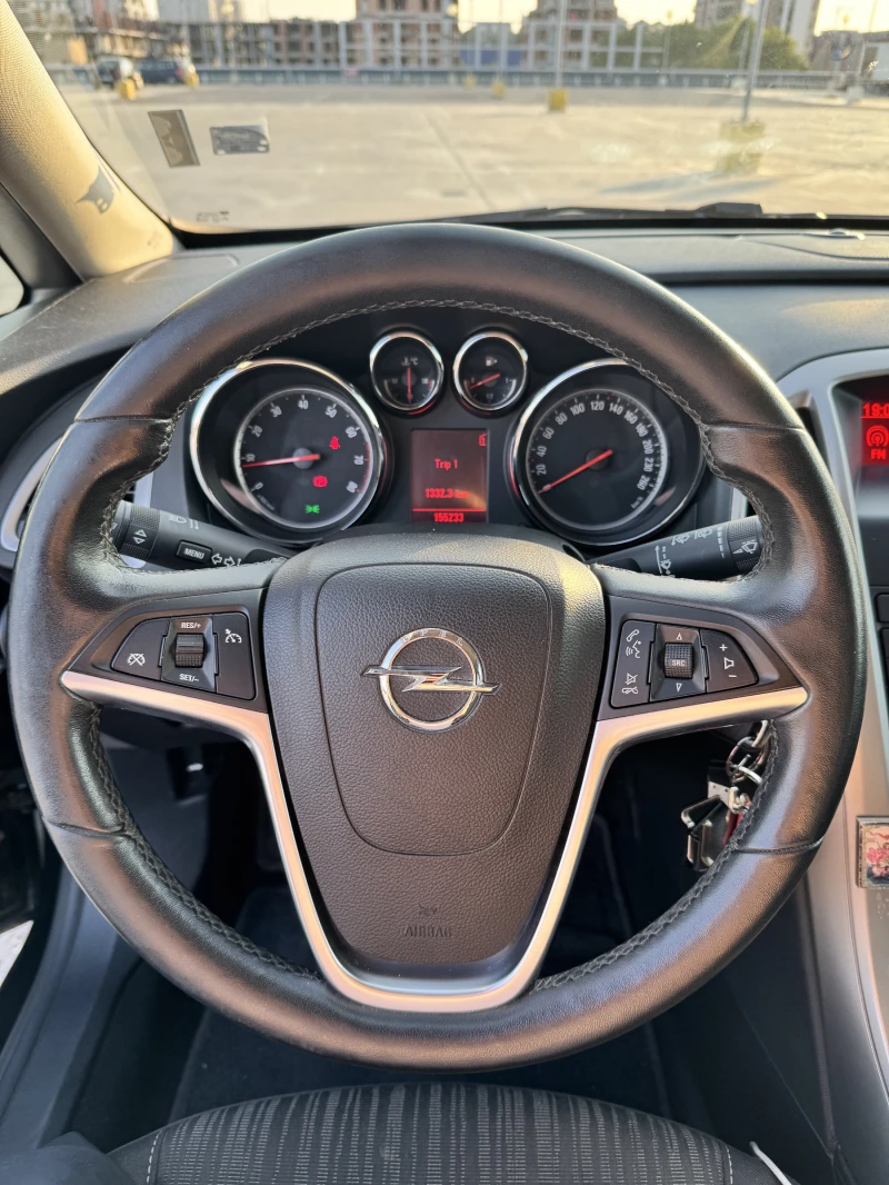 Opel Astra 1.4 Turbo J, снимка 9 - Автомобили и джипове - 52677964