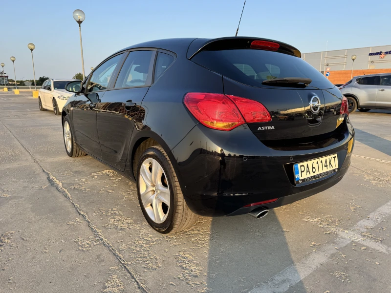Opel Astra 1.4 Turbo J, снимка 10 - Автомобили и джипове - 52677964