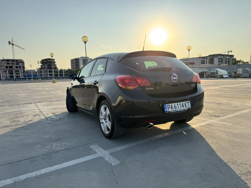 Opel Astra 1.4 Turbo J, снимка 8 - Автомобили и джипове - 52677964