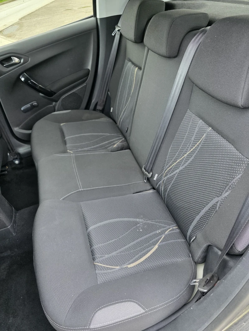 Peugeot 208 1.4HDI, снимка 9 - Автомобили и джипове - 52351693