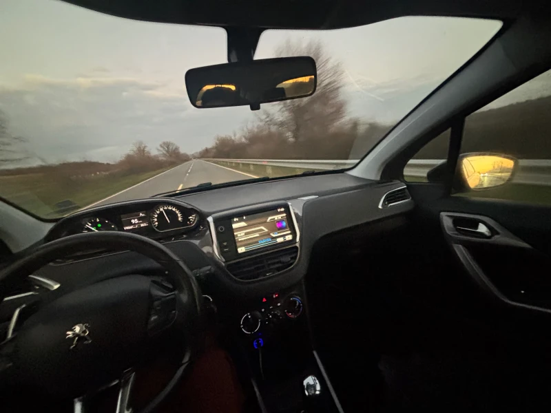 Peugeot 2008, снимка 2 - Автомобили и джипове - 52775684