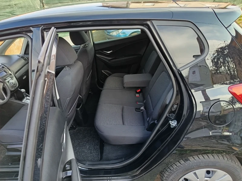 Hyundai Ix20 1.6-125к.с.в перф. Състояние , снимка 13 - Автомобили и джипове - 52940265