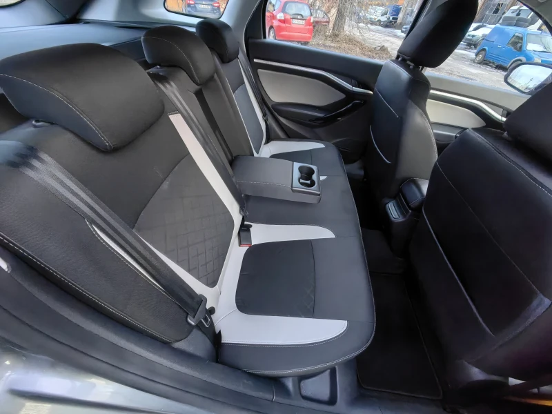 Lada Vesta CROSS 1.6 Бензин 102 кс, Евро 6, Топ състояние , снимка 17 - Автомобили и джипове - 53540126