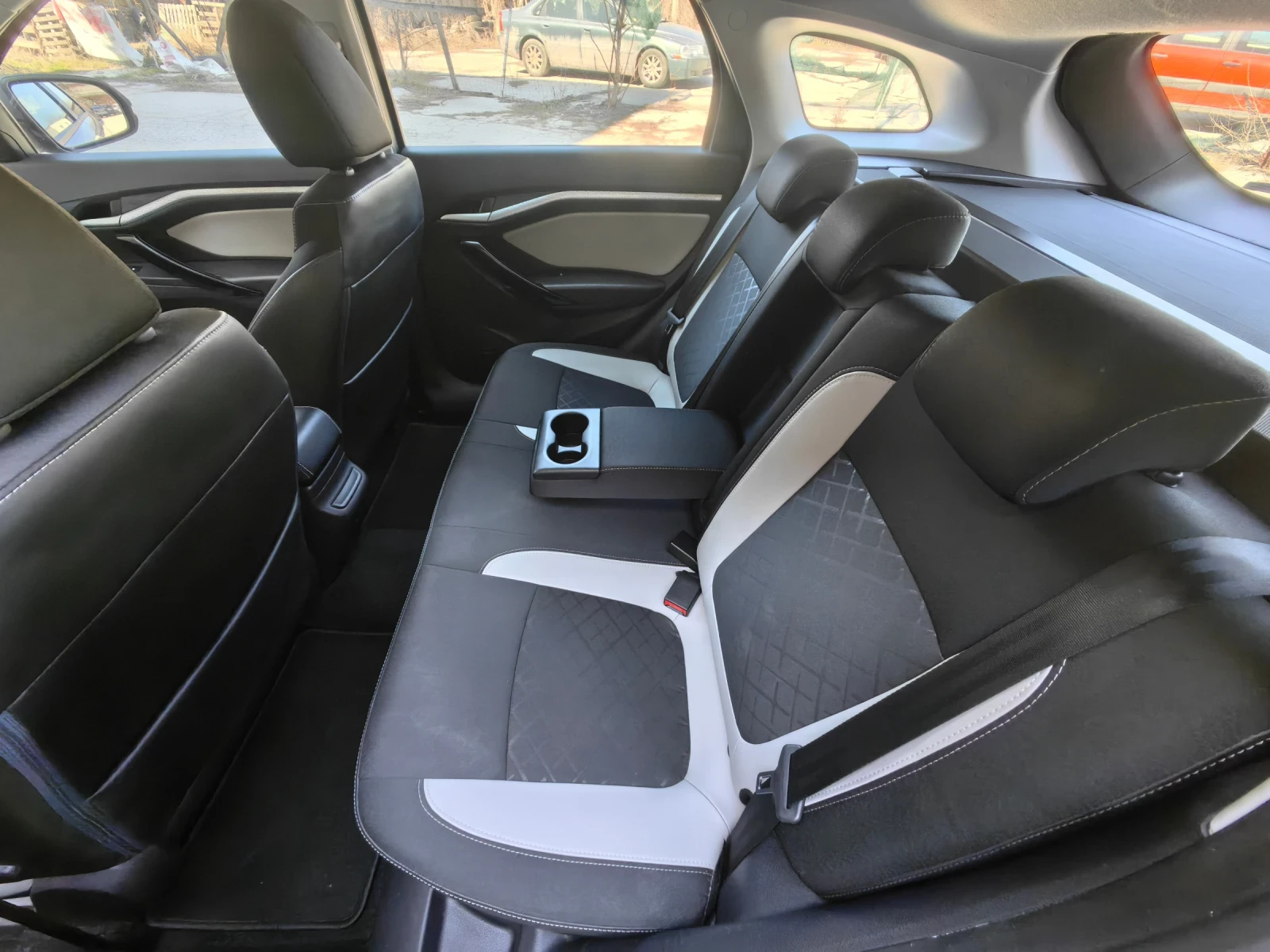 Lada Vesta CROSS 1.6 Бензин 102 кс, Евро 6, Топ състояние , снимка 17 - Автомобили и джипове - 53540126