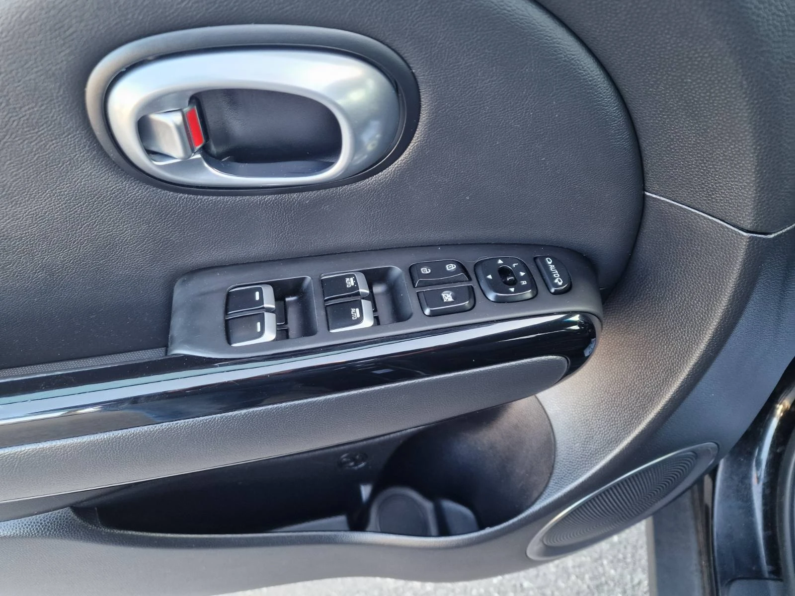 Kia Soul 1.6I-БЕНЗИН-NAVI-CAMERA-LED-EU6, снимка 13 - Автомобили и джипове - 53838372