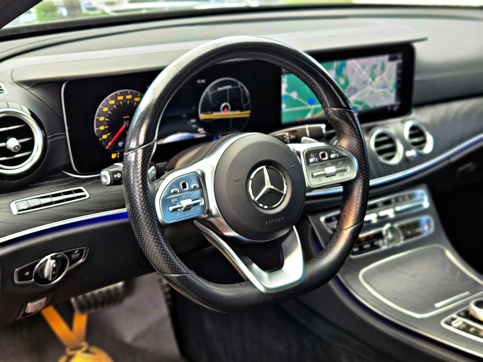 Mercedes-Benz E 400 AMG/4MAT/GERMANY/DIGITAL/DISTR/360CAM/ПОДГРЕВ/LIZI, снимка 10 - Автомобили и джипове - 54563287