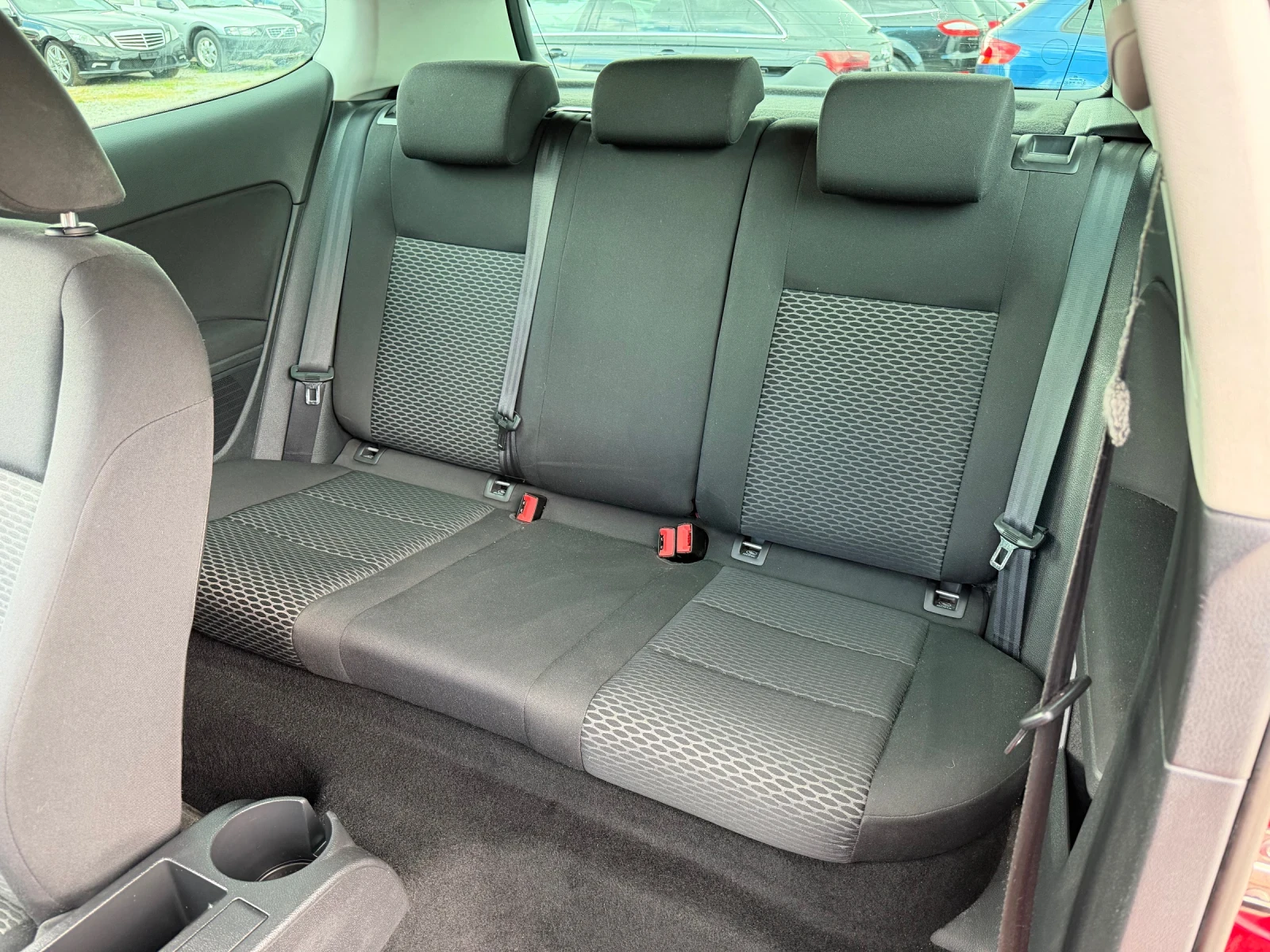 VW Golf 1.4i 80к.с * Климатик* * Стария мотор* , снимка 14 - Автомобили и джипове - 54588271