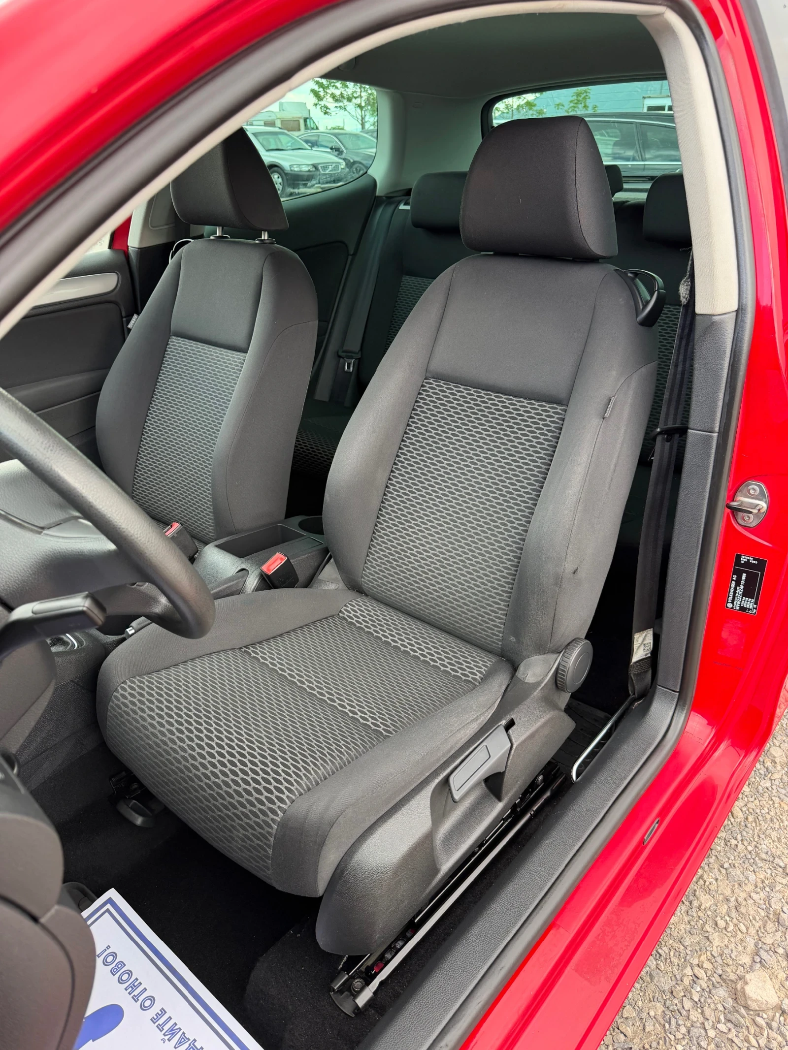 VW Golf 1.4i 80к.с * Климатик* * Стария мотор* , снимка 12 - Автомобили и джипове - 54588271
